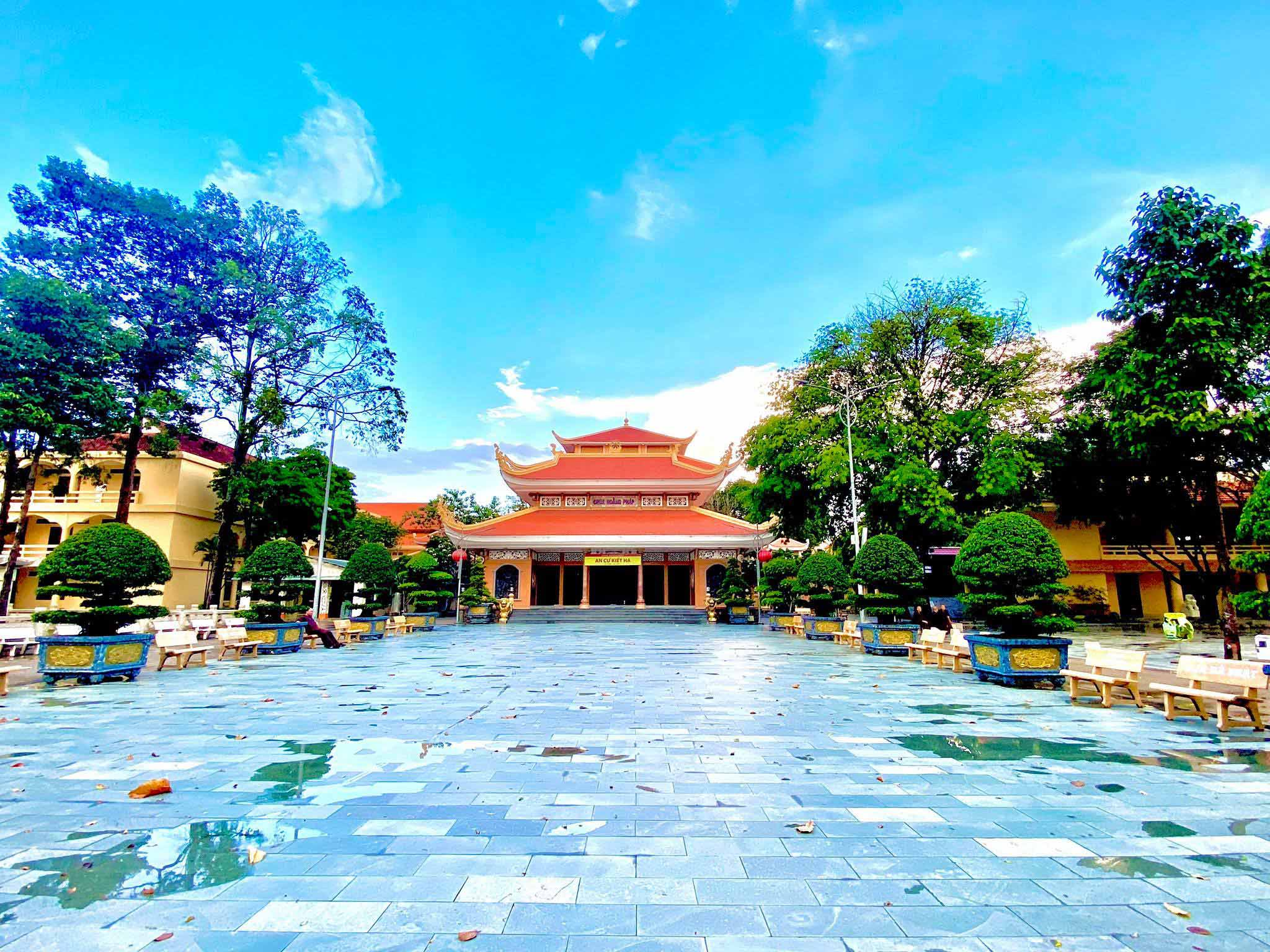 Visitors can take part in Buddhist ceremonies 